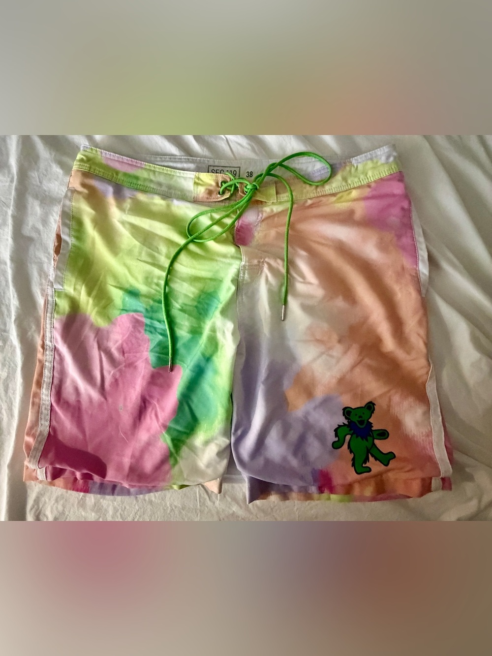 🌈 SEC.119 Grateful Dead Tie-Dye Board Shorts – Size 38